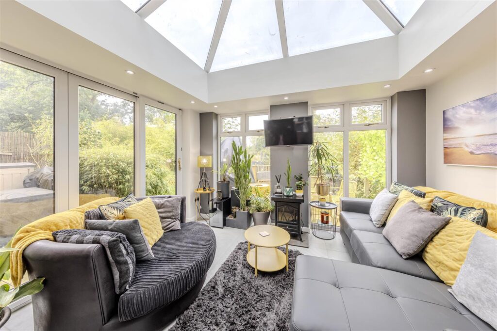 Meadow Close, Leek, Staffordshire, ST13 5TX