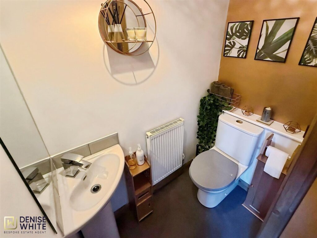 Meadow Close, Leek, Staffordshire, ST13 5TX