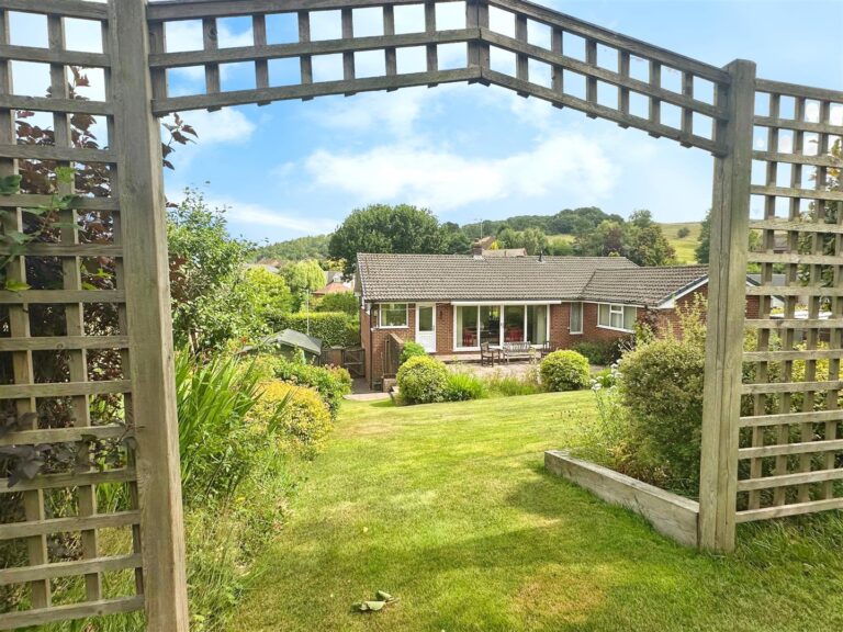 Sandybrook Lane, Leek, Staffordshire, ST13 5RZ