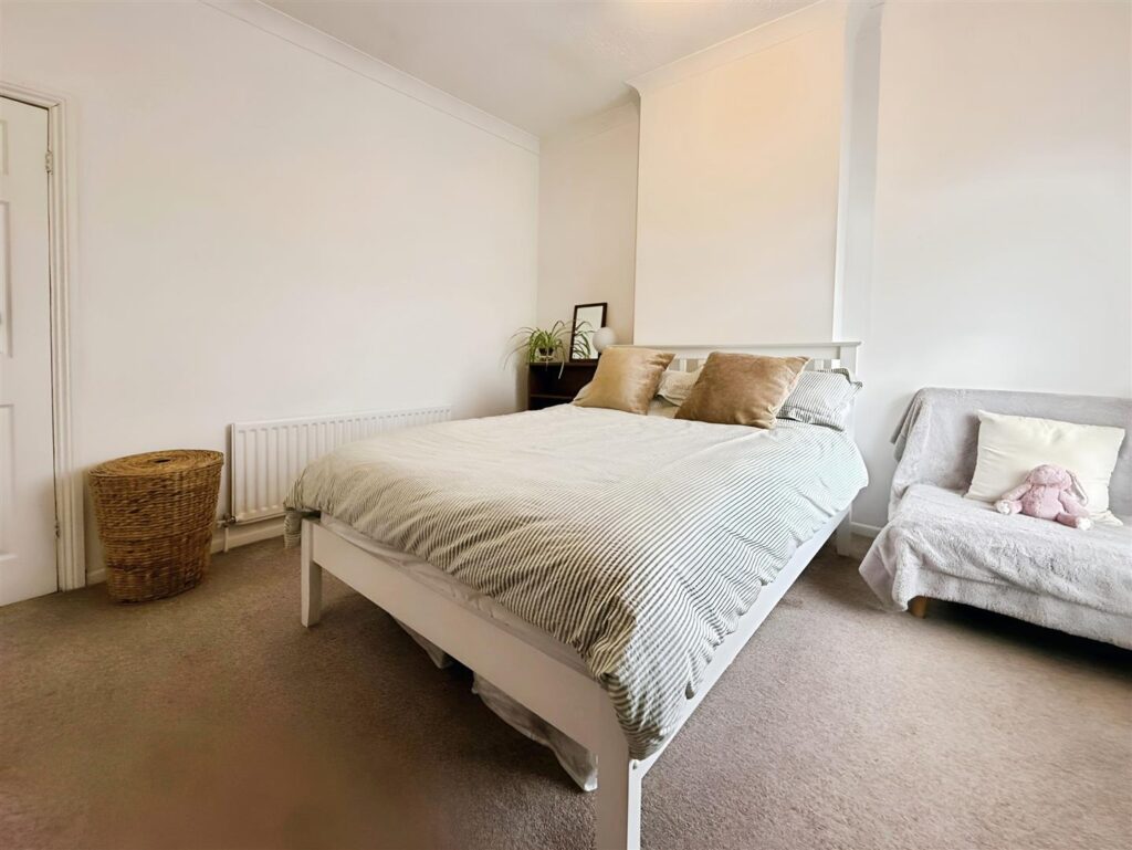 Newford Crescent, Milton, Stoke On Trent, ST2 7EB