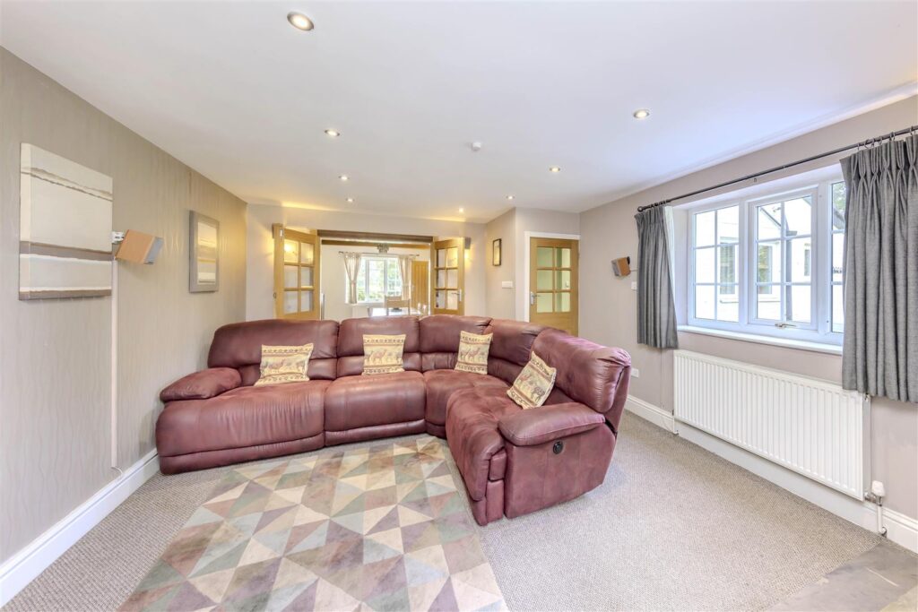 Brook House Drive, Buxton, Derbyshire, SK17 7HW