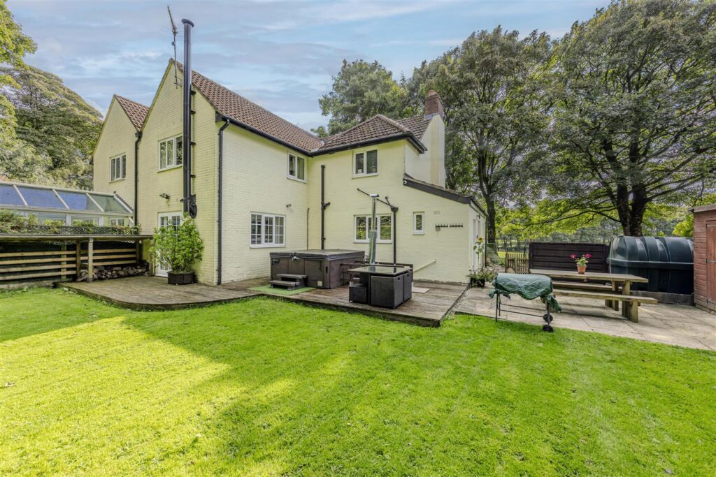Brook House Drive, Buxton, Derbyshire, SK17 7HW