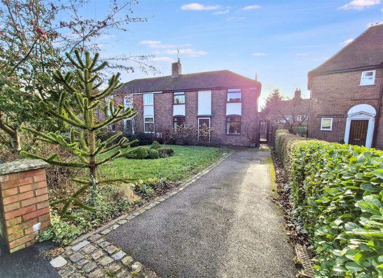 Hillswood Avenue, Leek, Staffordshire, ST13 8EQ