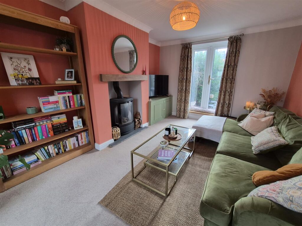 Hillswood Avenue, Leek, Staffordshire, ST13 8EQ