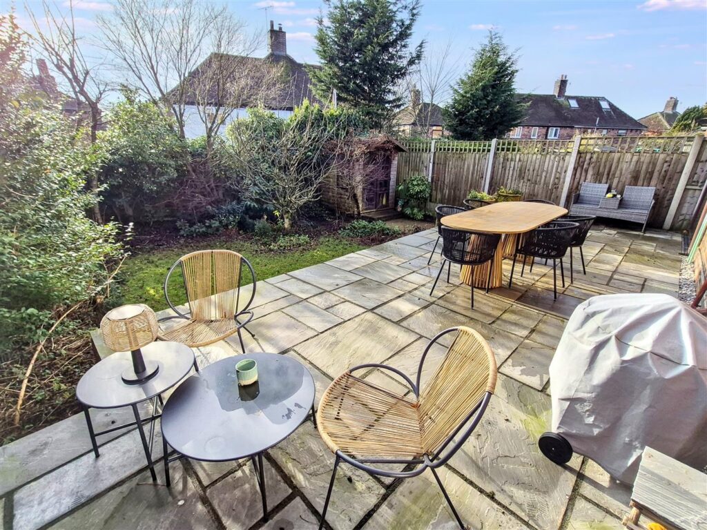 Hillswood Avenue, Leek, Staffordshire, ST13 8EQ
