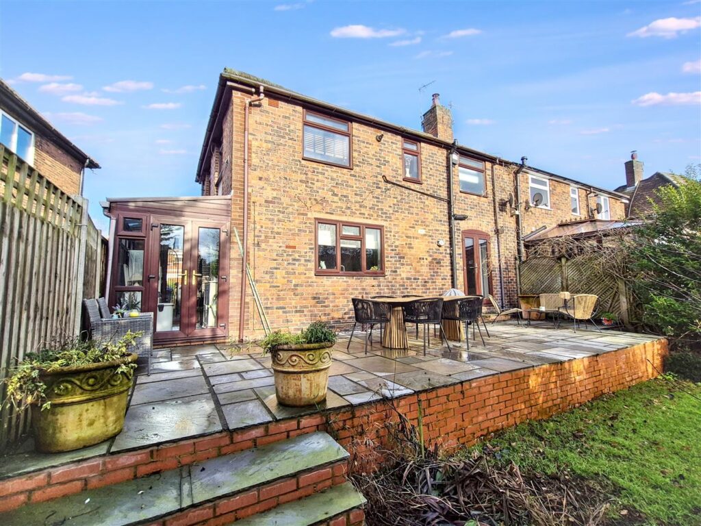 Hillswood Avenue, Leek, Staffordshire, ST13 8EQ