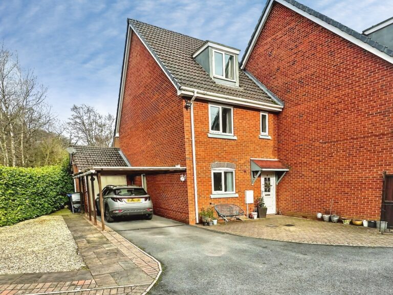 Bluebell Close, Leekbrook, Staffordshire, ST13 7AW