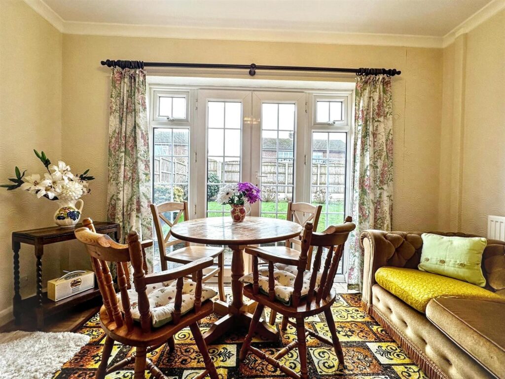 Mount Close, Werrington, Staffordshire, ST9 0EJ