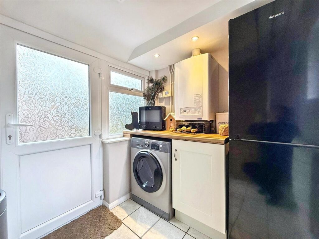 Eversley Avenue, Leek, Staffordshire, ST13 5HS