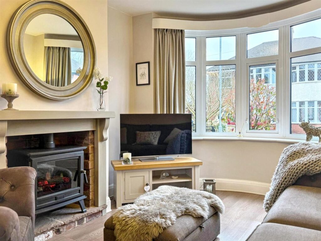 Eversley Avenue, Leek, Staffordshire, ST13 5HS