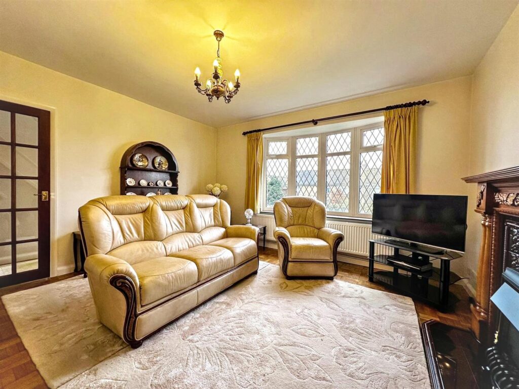 Mount Close, Werrington, Staffordshire, ST9 0EJ