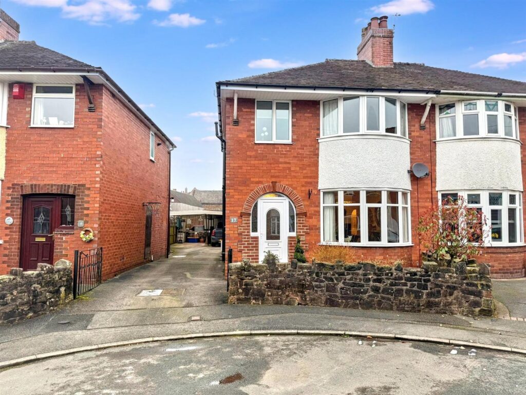 Eversley Avenue, Leek, Staffordshire, ST13 5HS