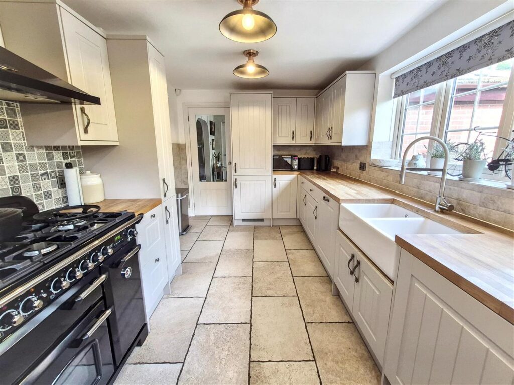 Tarragon Drive, Meir Park, Stoke-On-Trent, ST3 7YE