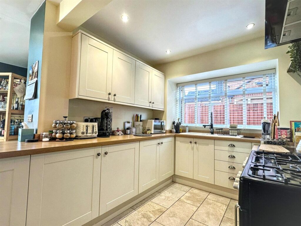Crossfield Avenue, Blythe Bridge, Staffordshire, ST11 9PL