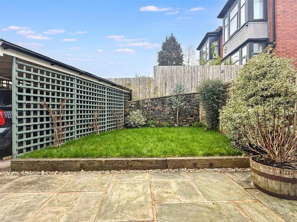 Eversley Avenue, Leek, Staffordshire, ST13 5HS