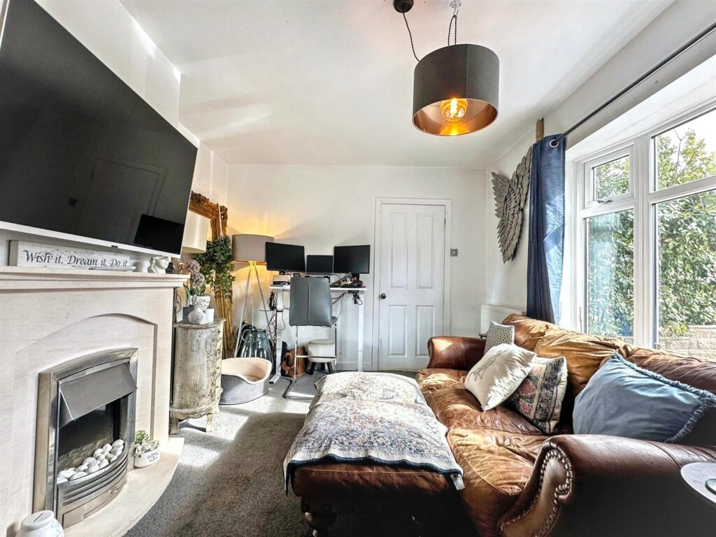 Ralph Drive, Sneyd Green, Staffordshire, ST1 6JG