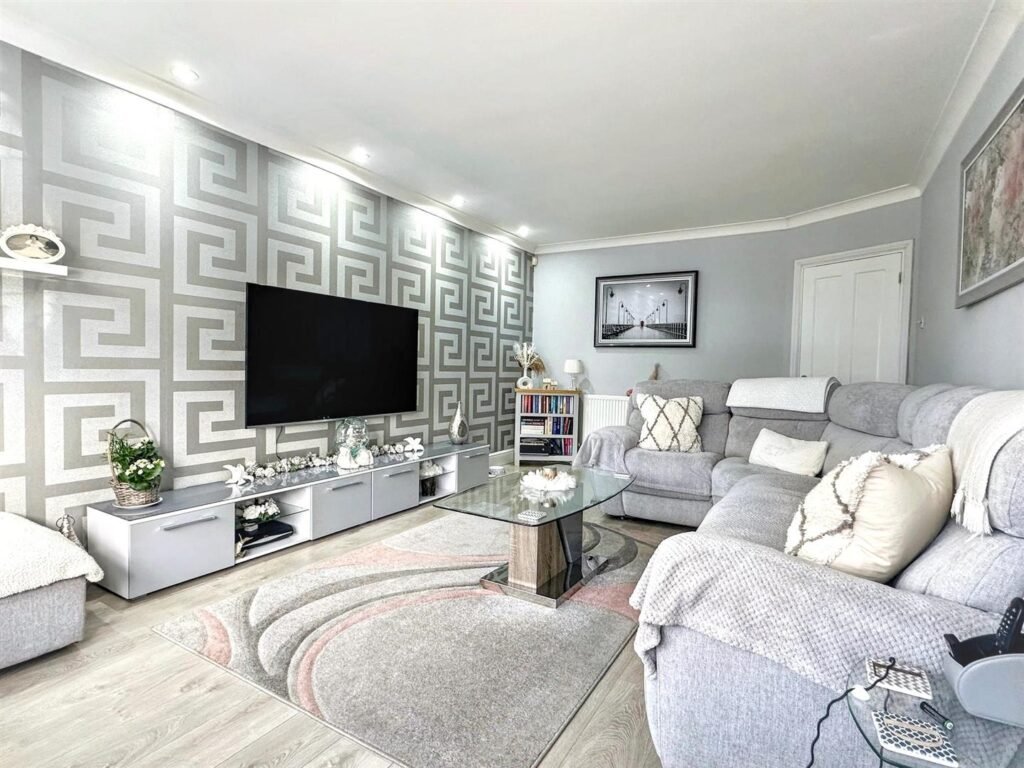 Gleneagles Crescent, Stoke-On-Trent, ST1 6NF
