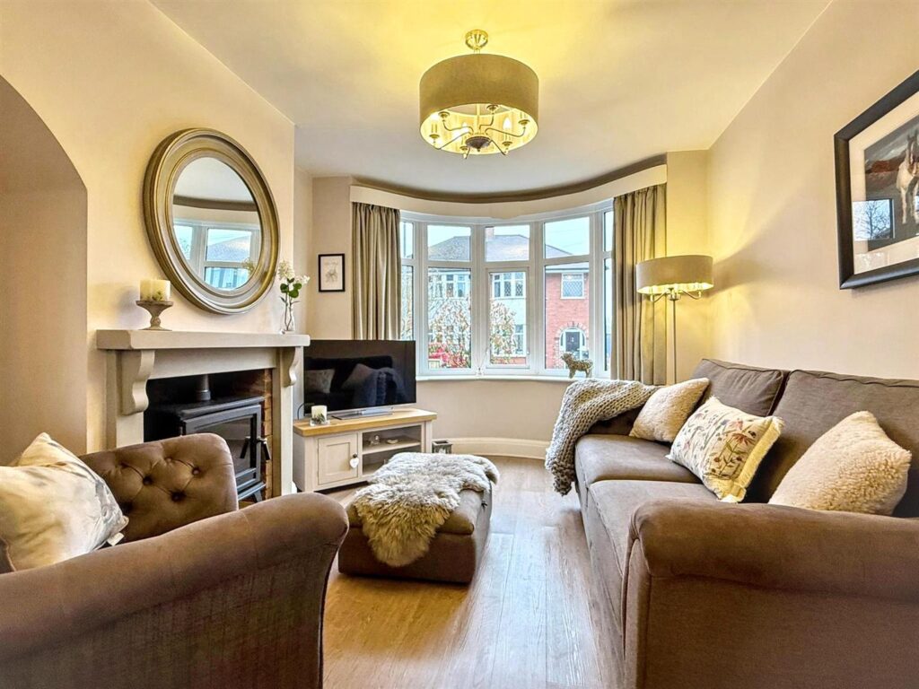 Eversley Avenue, Leek, Staffordshire, ST13 5HS