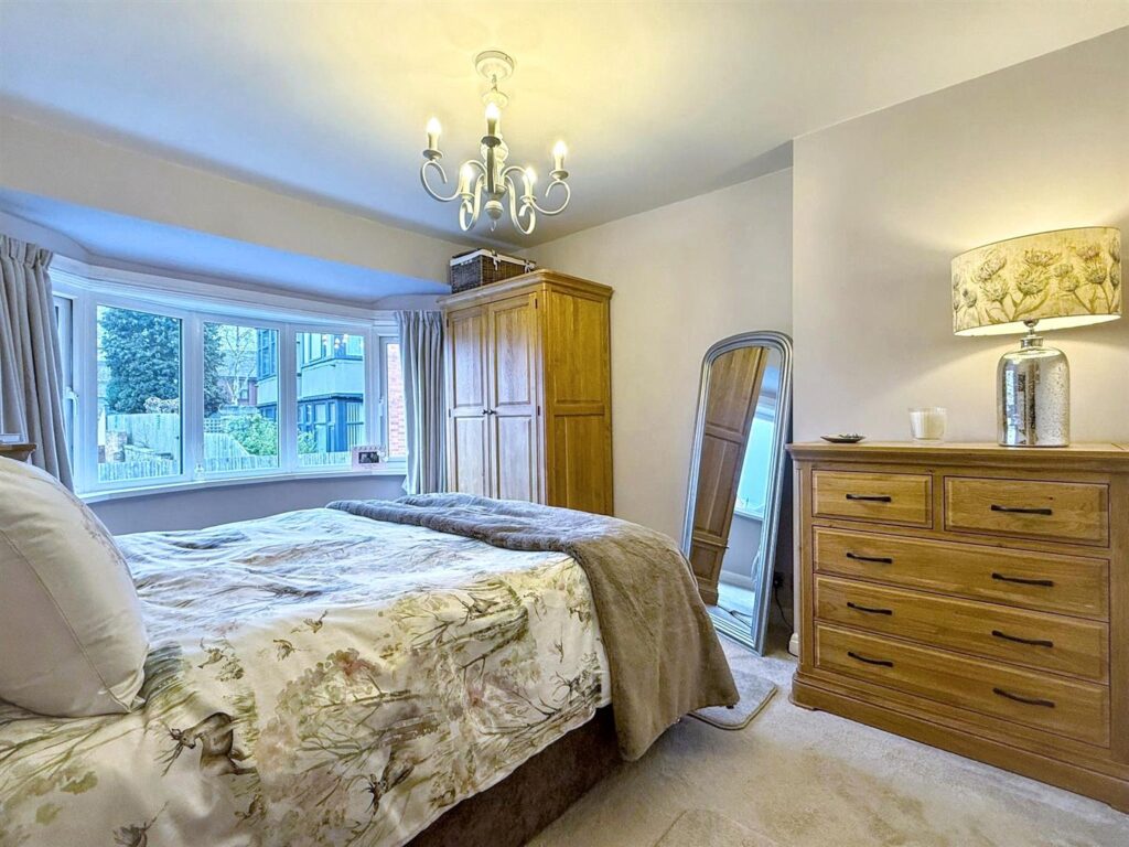 Eversley Avenue, Leek, Staffordshire, ST13 5HS