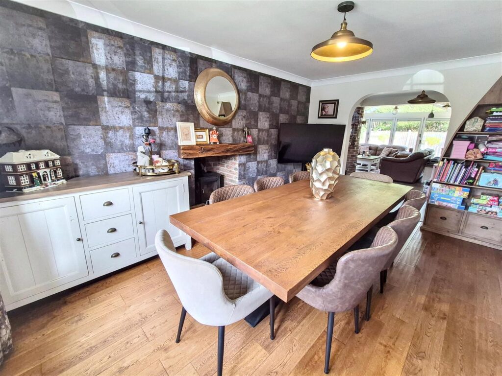 Tarragon Drive, Meir Park, Stoke-On-Trent, ST3 7YE