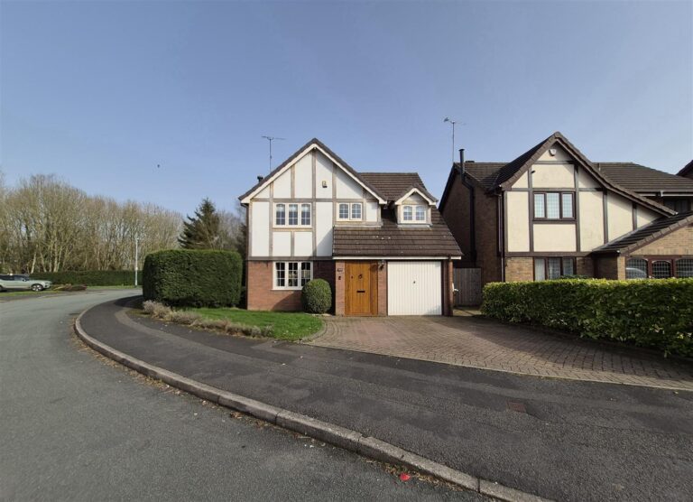 Tarragon Drive, Meir Park, Stoke-On-Trent, ST3 7YE