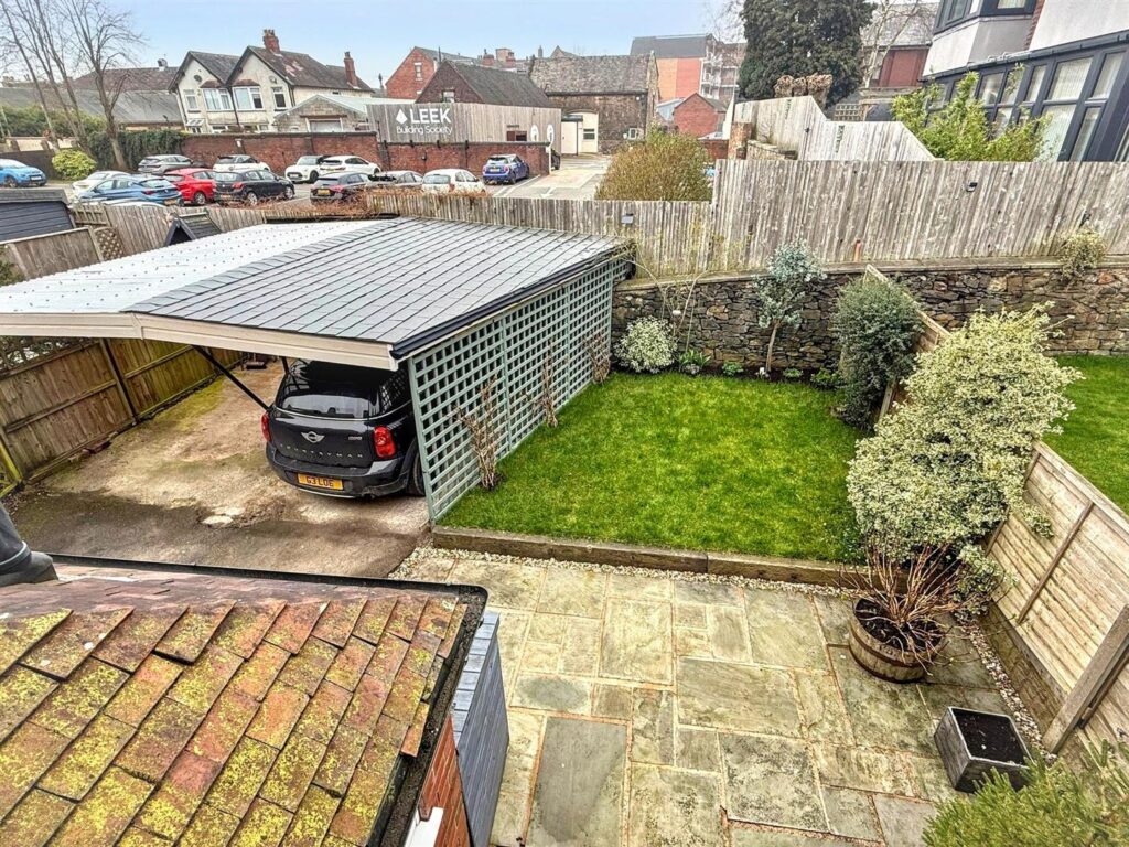 Eversley Avenue, Leek, Staffordshire, ST13 5HS
