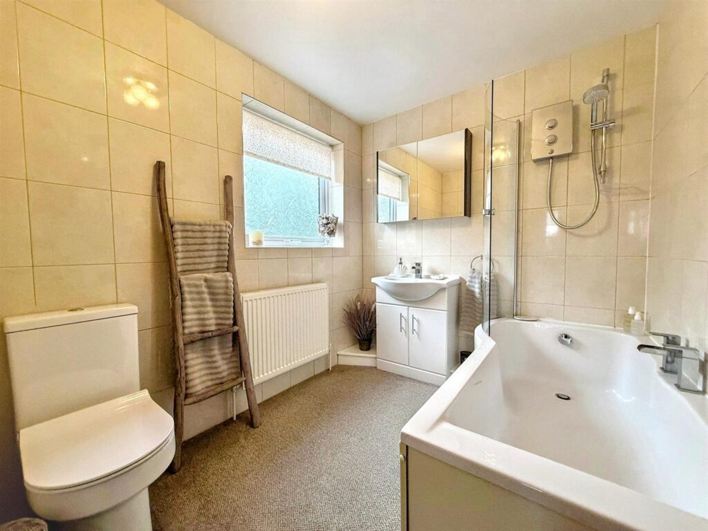 Eversley Avenue, Leek, Staffordshire, ST13 5HS