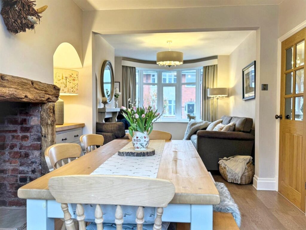 Eversley Avenue, Leek, Staffordshire, ST13 5HS