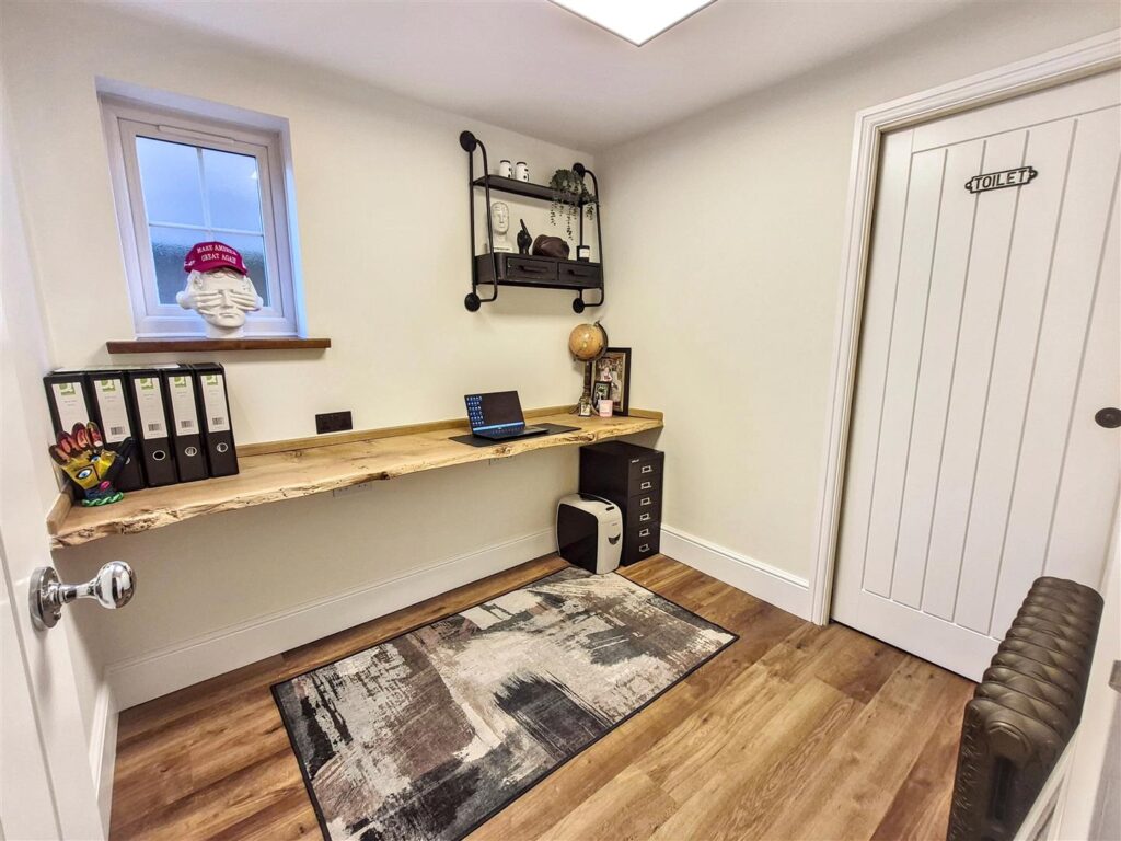 Tarragon Drive, Meir Park, Stoke-On-Trent, ST3 7YE