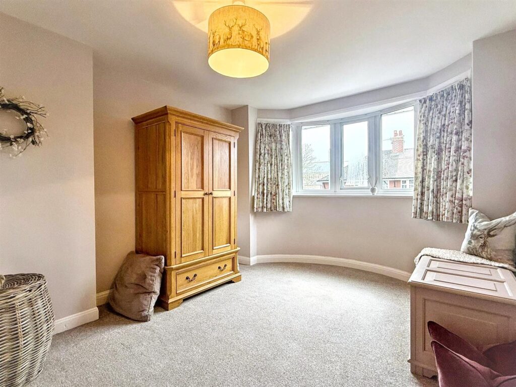 Eversley Avenue, Leek, Staffordshire, ST13 5HS