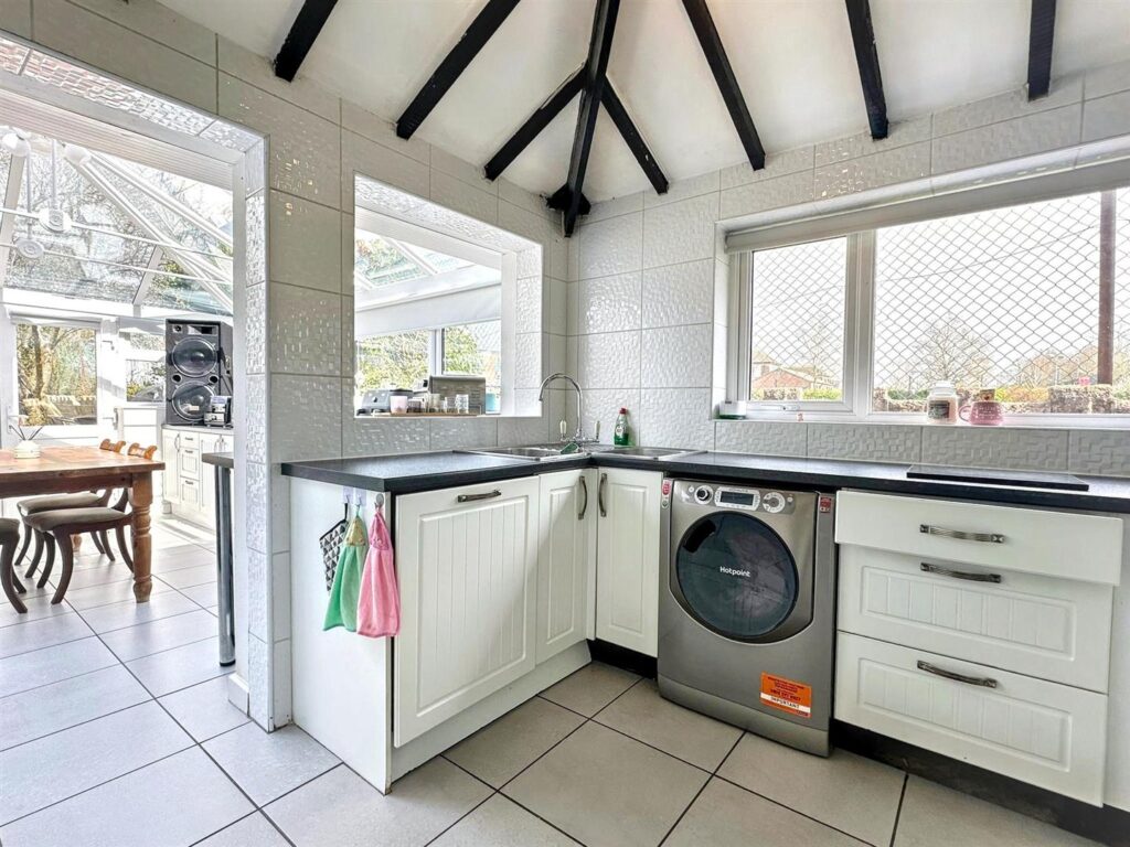 Cellarhead Road, Werrington, Staffordshire, ST9 0HW