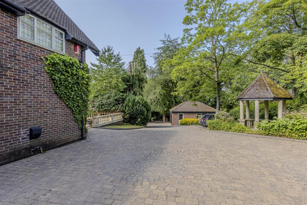 Honeysuckle Lane, Longsdon, Staffordshire, ST9 9QN