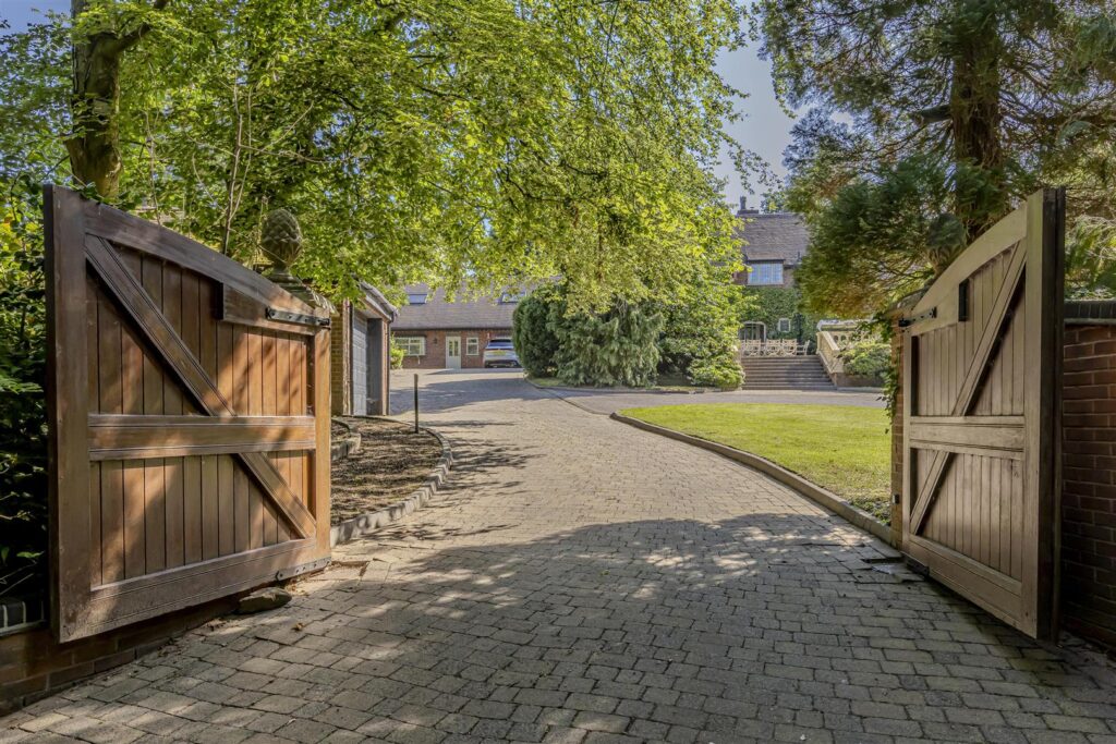 Honeysuckle Lane, Longsdon, Staffordshire, ST9 9QN