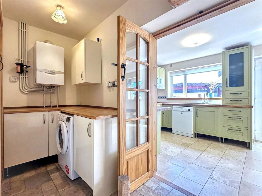 Argles Road, Leek, Staffordshire, ST13 6PG