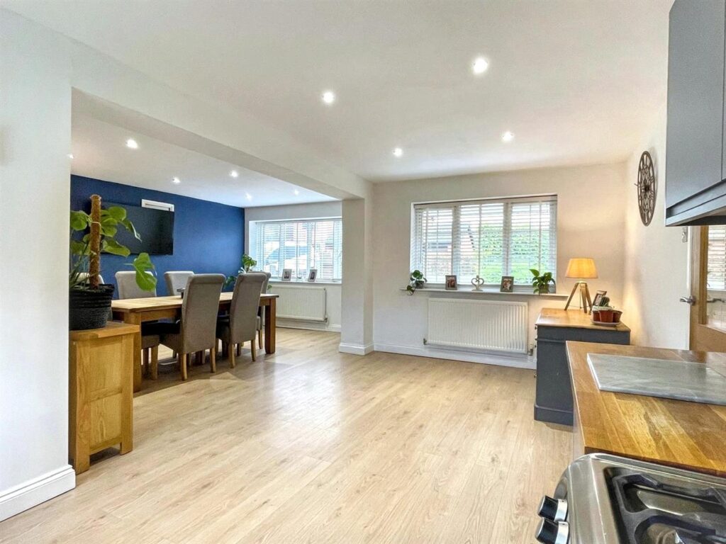 Bromsberrow Way, Meir Park, Stoke-On-Trent, ST3 7UE