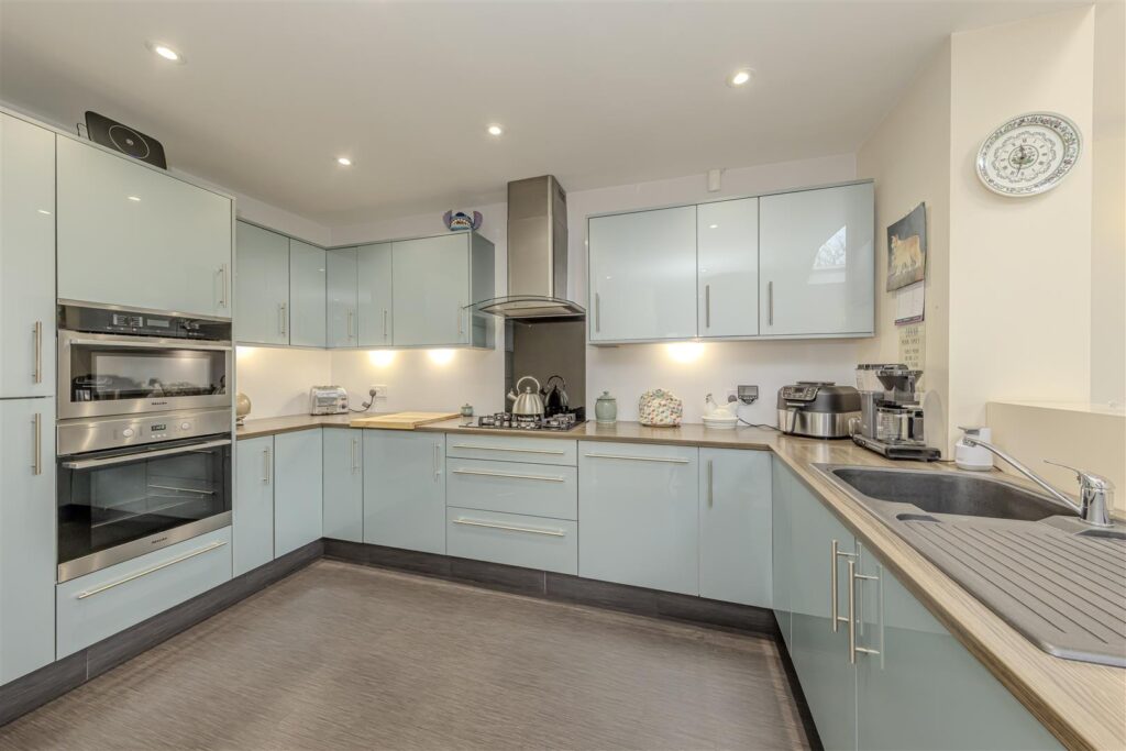 Woodside Avenue, Brown Edge, Staffordshire, ST6 8RX