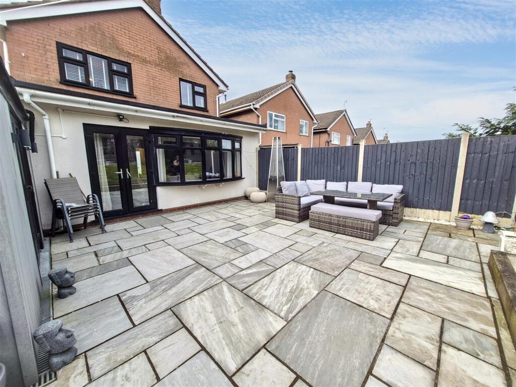 Debenham Crescent, Eaton Park, Stoke-On-Trent, ST2 9NW