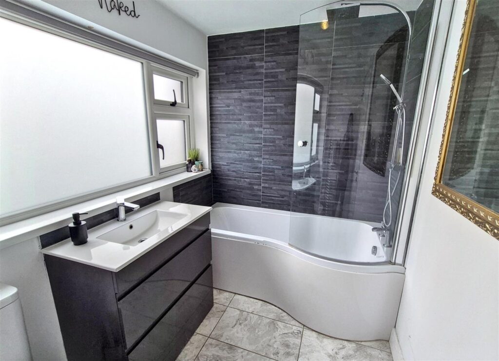 Debenham Crescent, Eaton Park, Stoke-On-Trent, ST2 9NW