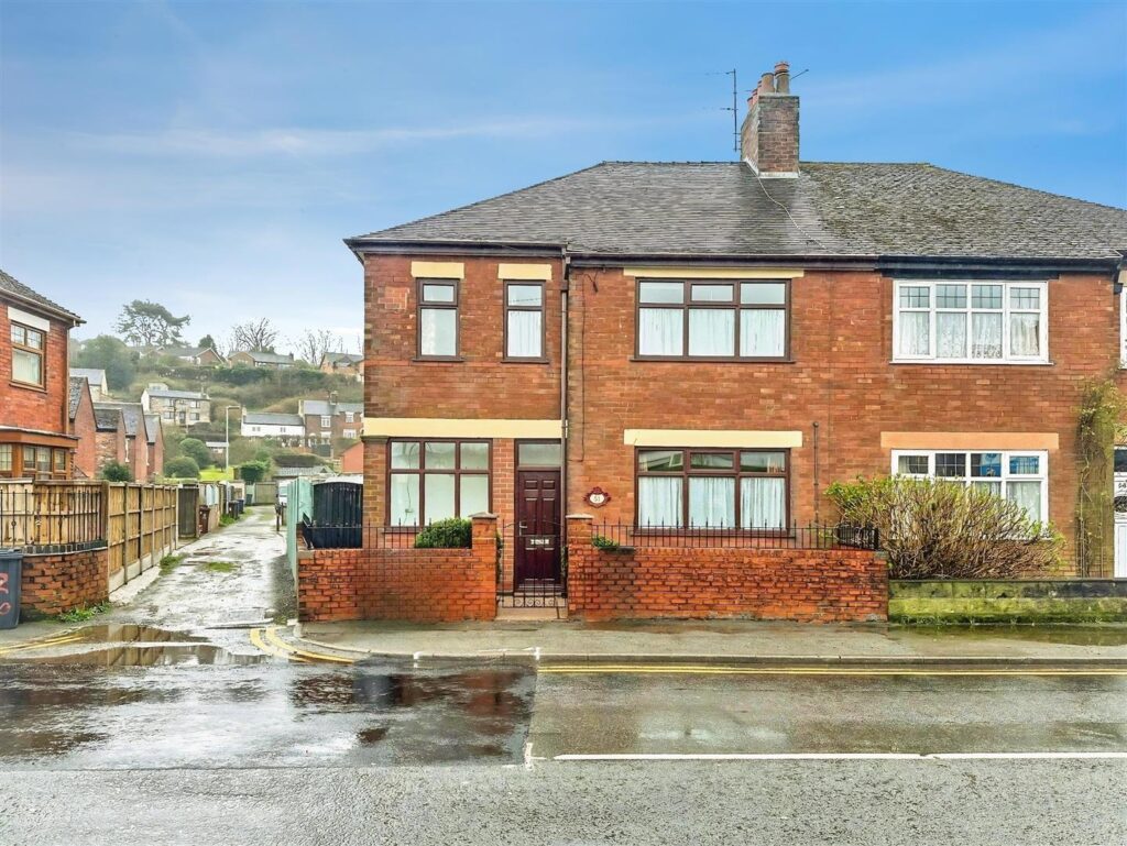 Macclesfield Road, Leek, Staffordshire, ST13 8LD