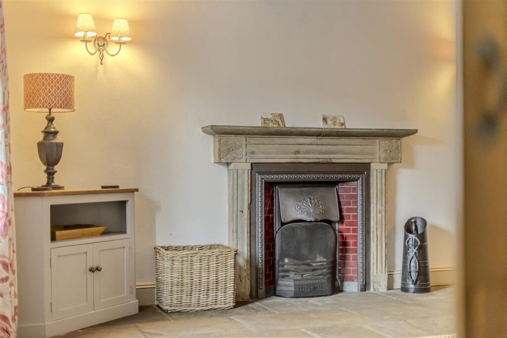 Alstonefield, Nr Ashbourne, Staffordshire, DE6 2FR