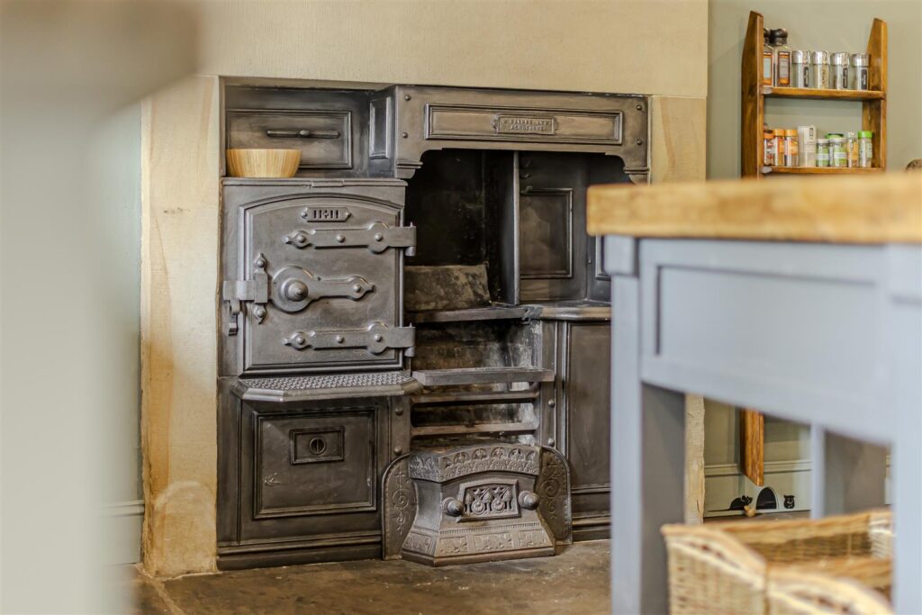 Alstonefield, Nr Ashbourne, Staffordshire, DE6 2FR