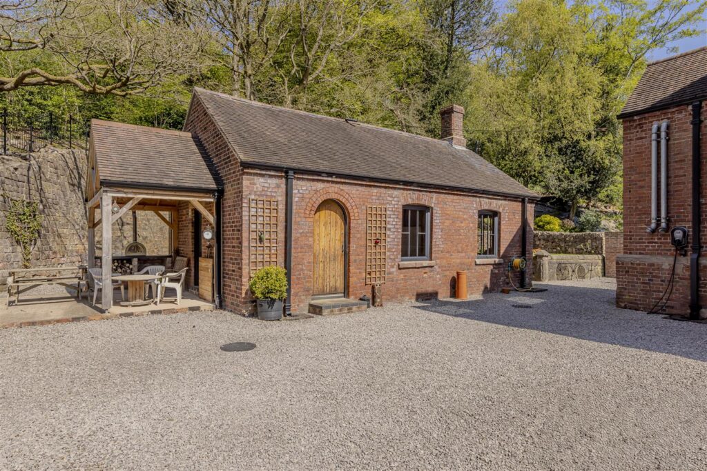 Sutherland Road, Longsdon, Staffordshire, ST9 9QD