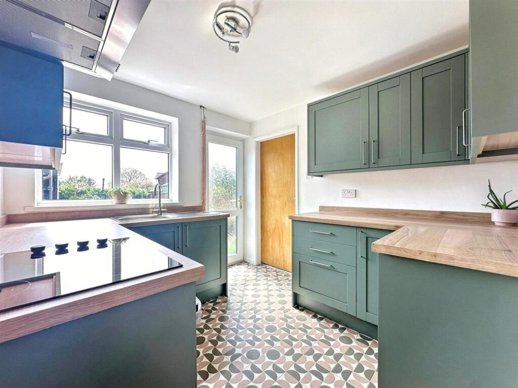 Chatsworth Drive, Werrington, Staffordshire, ST9 0PA