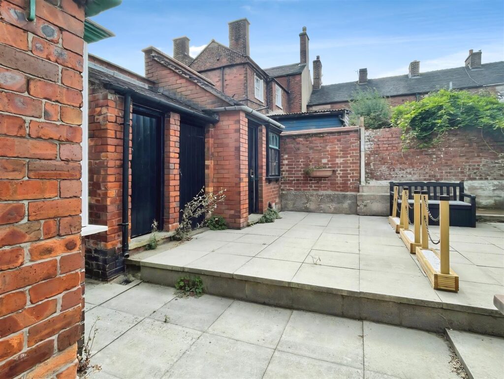 Buxton Road, Leek, Staffordshire, ST13 6EE