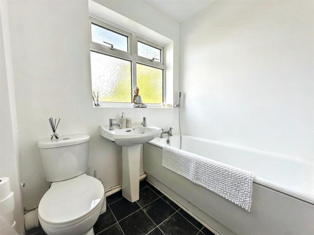 Chatsworth Drive, Werrington, Staffordshire, ST9 0PA