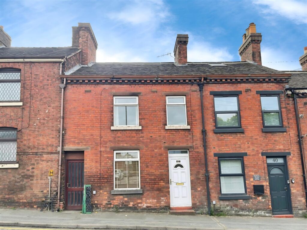 Buxton Road, Leek, Staffordshire, ST13 6EE