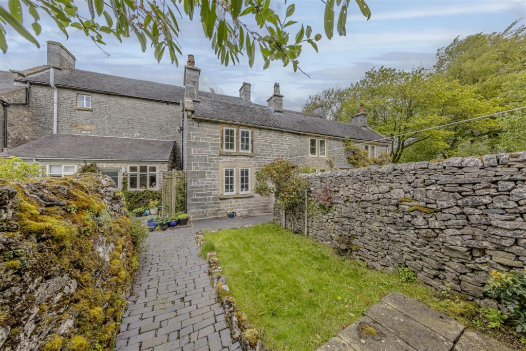 Alstonefield, Nr Ashbourne, Staffordshire, DE6 2FR