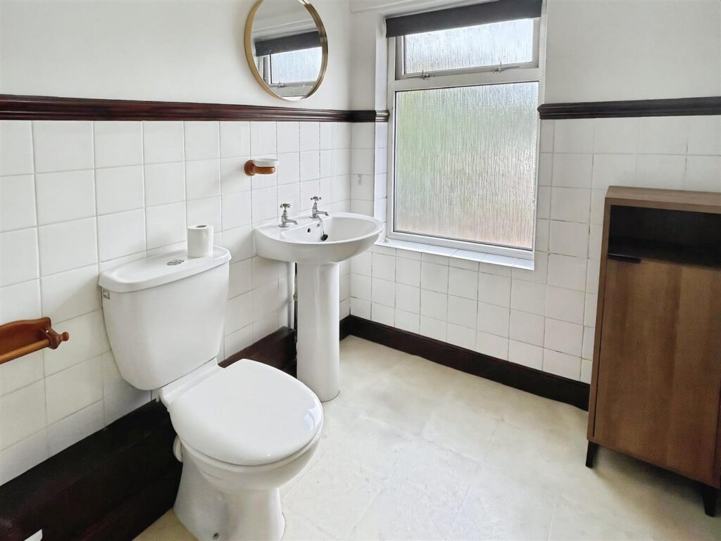 Buxton Road, Leek, Staffordshire, ST13 6EE