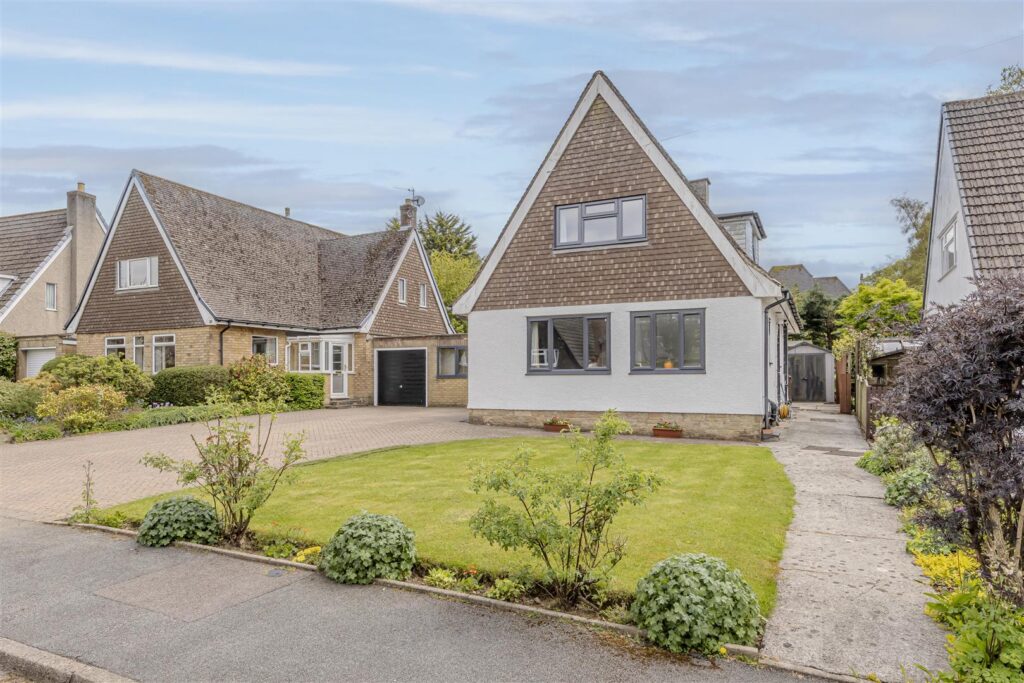 Errwood Avenue, Buxton, Derbyshire, SK17 9BD