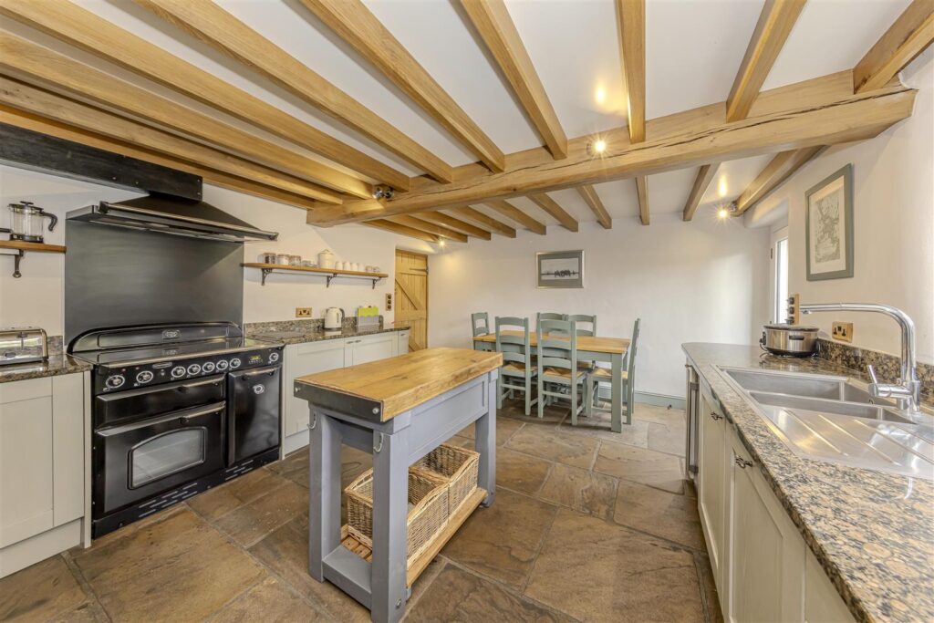 Alstonefield, Nr Ashbourne, Staffordshire, DE6 2FR